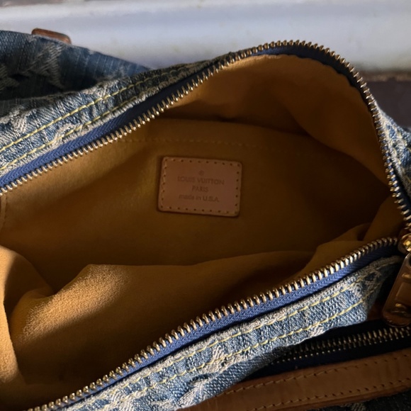Louis Vuitton - Picture 4 of 8